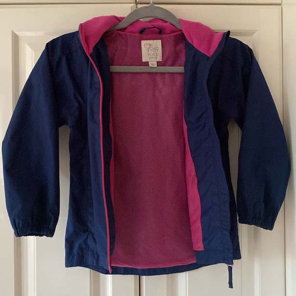Girl’s Raincoat Size 5/6 - Picture 2 of 6